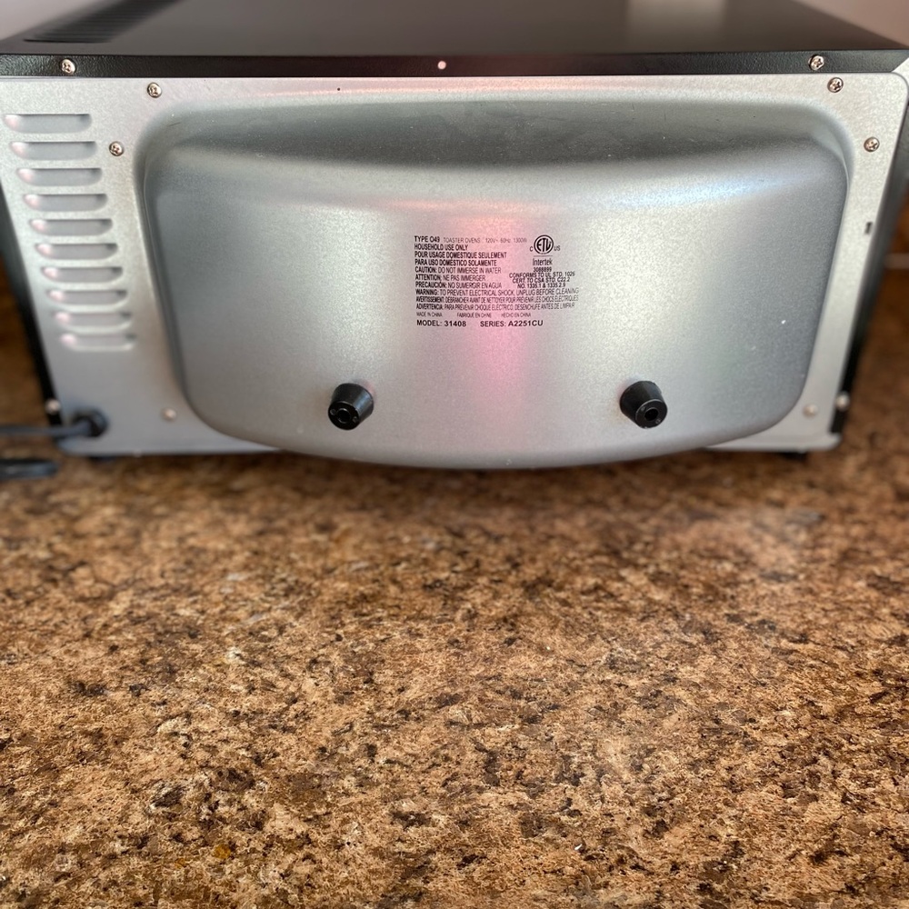 Hamilton Beach Silver‎ Toaster Oven with Black Accents - Picture 6 of 11
